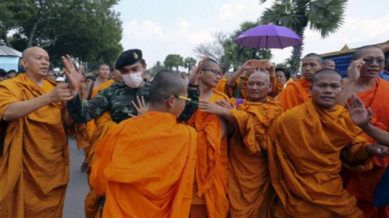 Thai junta leader urges powerful monk to surrender