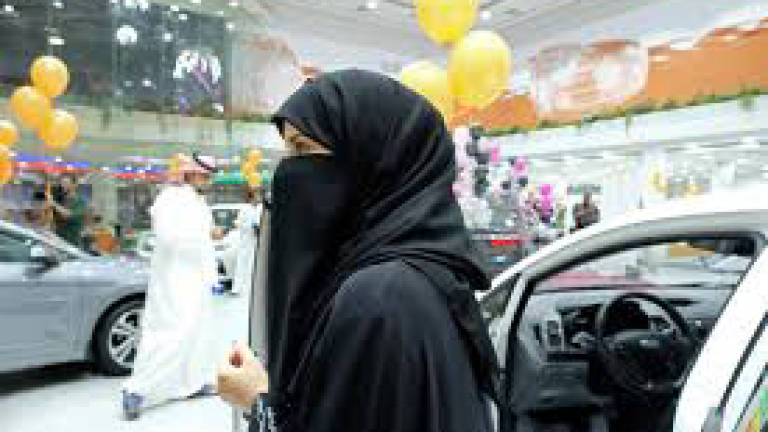 Saudi women need not wear abaya robes: Senior cleric