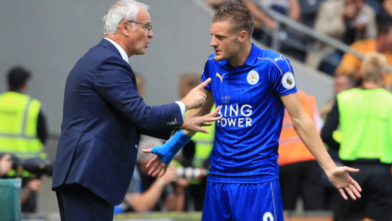 Ranieri rues stage fright as Hull stun Leicester