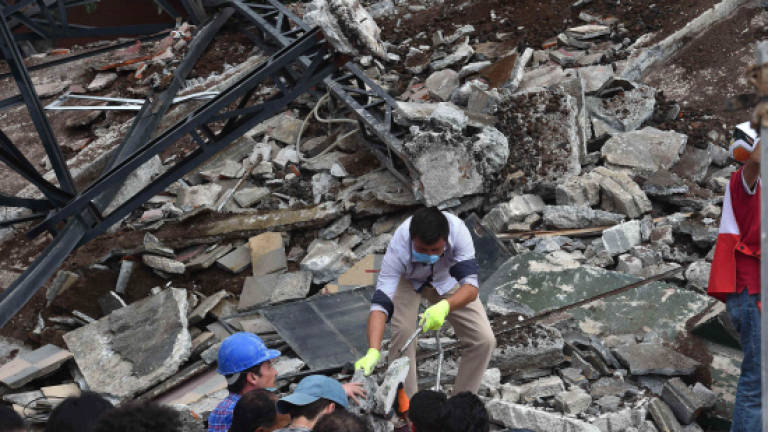 Nearly 140 killed in powerful Mexico quake