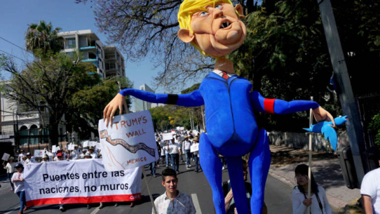 Thousands of Mexicans protest against Trump
