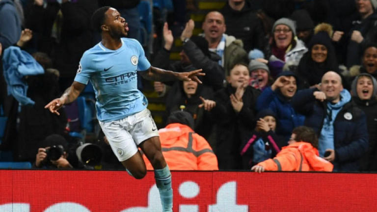 Sterling strikes late to earn Man City top spot