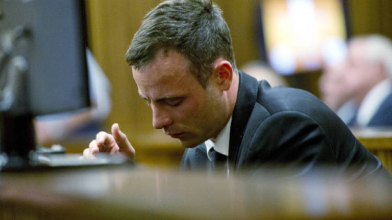 Distraught Pistorius apologises from the witness stand