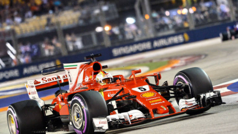 Stunning Vettel grabs Singapore pole