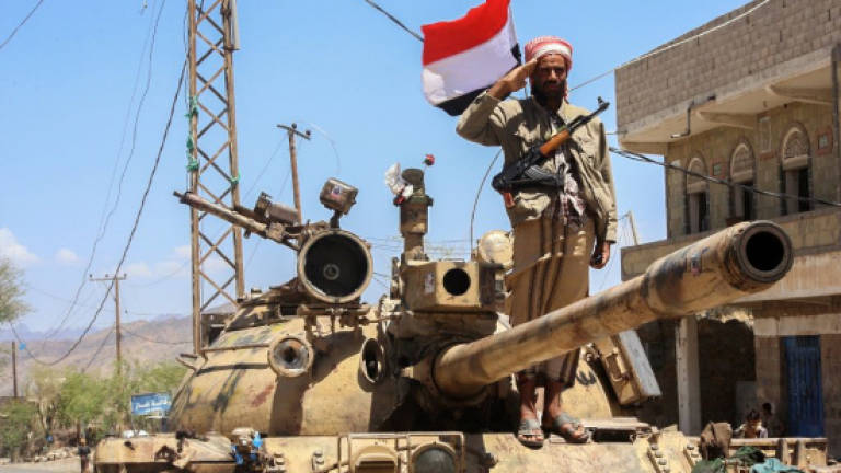 Suspected jihadists seize airport army HQ in Yemen's Aden