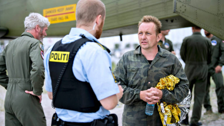 No body in sunken Danish sub, reporter still missing