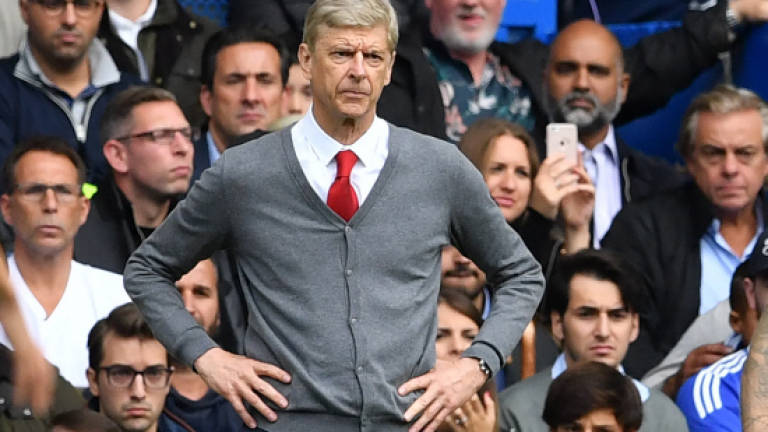 Wenger calls for cool heads as Arsenal face Spurs test