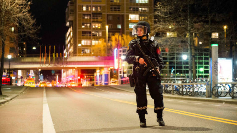 Norway police destroy suspect device in Oslo