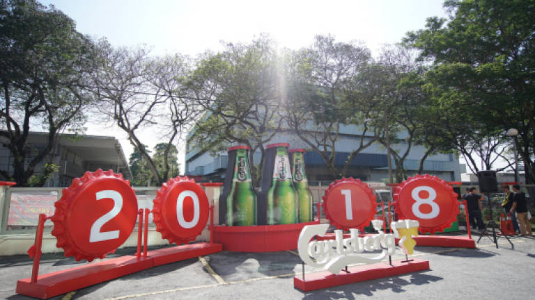 Carlsberg Malaysia visits theSun to share sunshine, golden goodies and CNY wishes