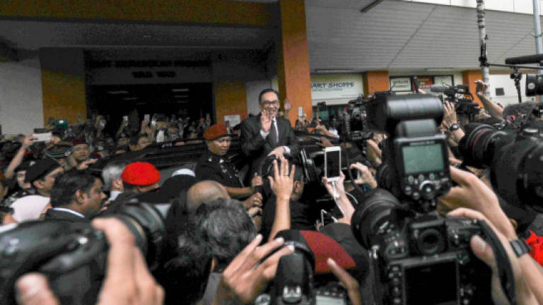 Anwar arrives at Istana Negara to meet Agong for pardon