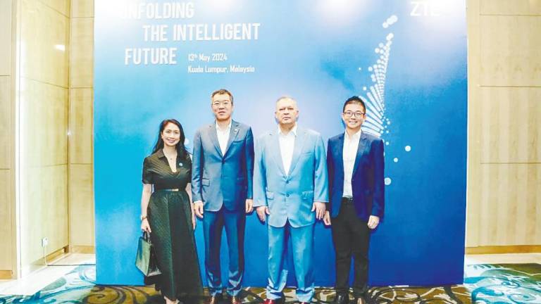 From left: ZTE vice-president Normah Arip, Ge, Mohamad Salim and ZTE deputy country manager Tey Khang Lian.
