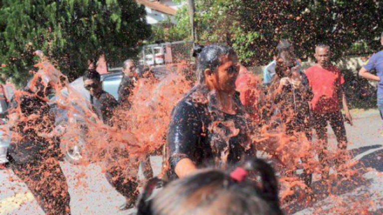 Ratu Naga pelted with paint, eggs and flour by Jamal's men