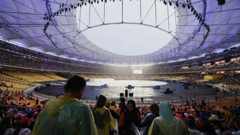 KL SEA Games opening gets underway at National Stadium