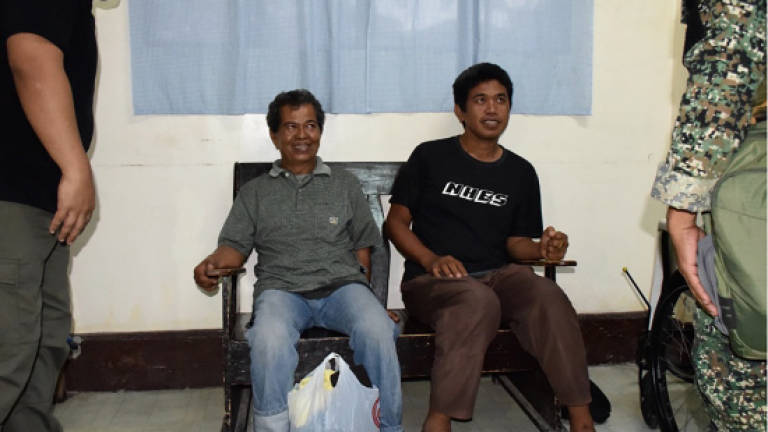 Philippine militants free two Indonesian hostages