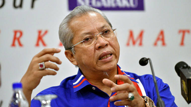 Annuar condemns Selangor govt for terminating subscription of Utusan, BH newspapers