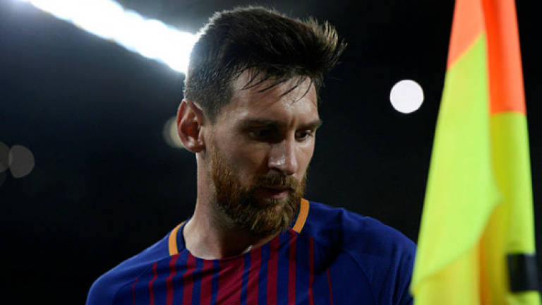 Messi lifts Barca's mood, pressure on Bartomeu