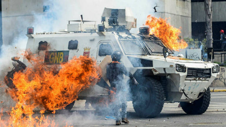 Flames, fatality at Venezuela demo over leader's crisis maneuver