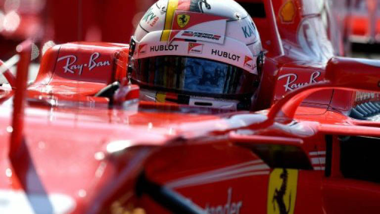 Vettel smashes lap record in final practice