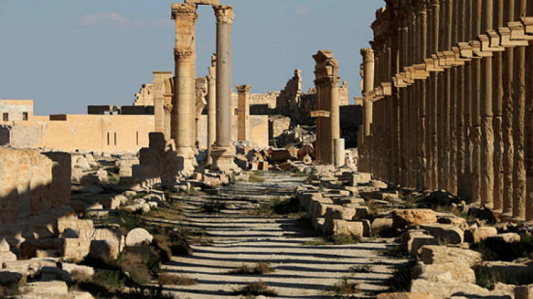 Syria army battles IS inside Palmyra