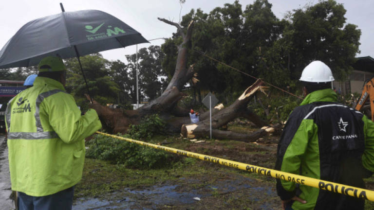 Hurricane Otto swirls toward Central America, kills 3 (Updated)