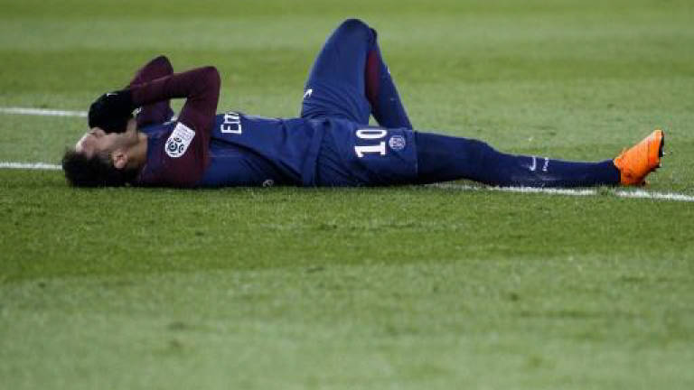 Neymar suffers fractured metatarsal, doubt to face Real Madrid