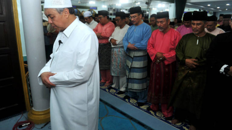 Extreme obsession with individuals can affect faith of muslims: Zahid