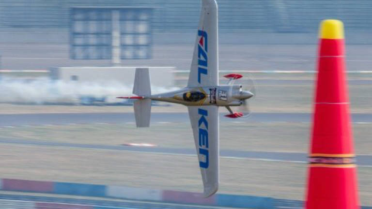Woman ace takes on men in extreme-sport air racing