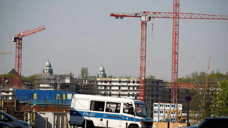 WWII bomb forces mass evacuation in central Berlin