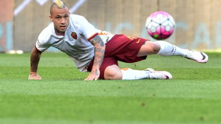 Spalletti lauds Chelsea target Nainggolan as Roma battle on