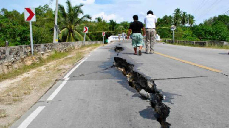 Viralled image of cracks on bridge not Sitiawan bridge: PWD