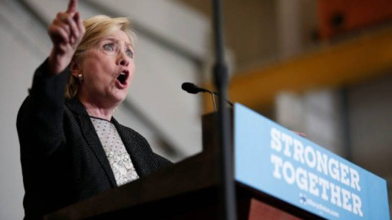Clinton releases tax return, blasts Trump for not doing so Clinton releases tax return, blasts Trump for not doing so