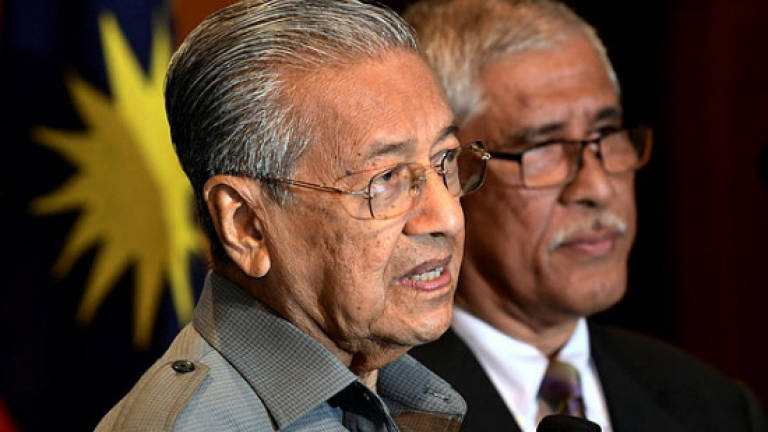Dr Mahathir denies rejecting monarchy