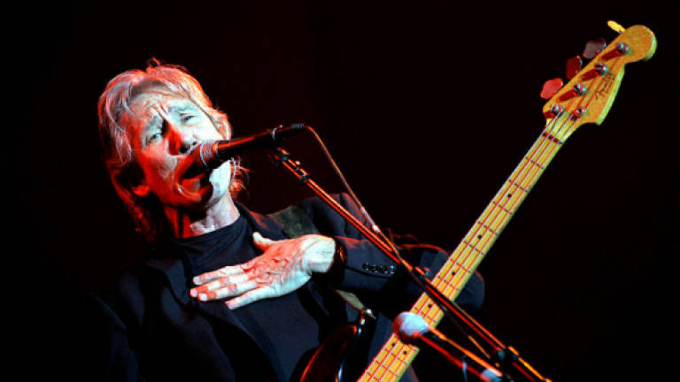 Ex-Pink Floyd singer Waters makes first album in 25 years