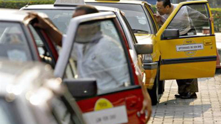 Uber, Grabcar cause 30% drop in taxi drivers' income