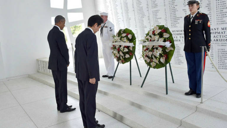 Abe, Obama lay wreaths at Pearl Harbor memorial