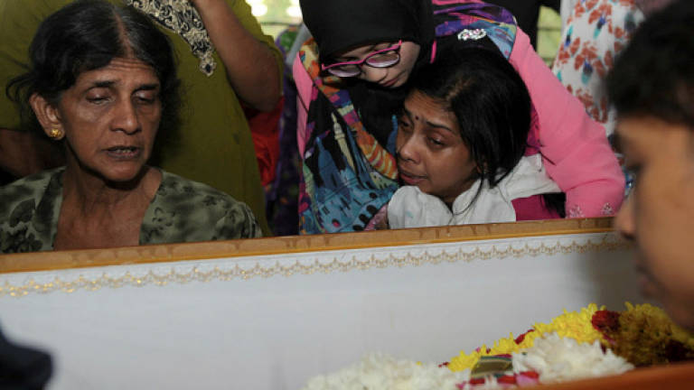 Nhaveen's mother inconsolable at his funeral