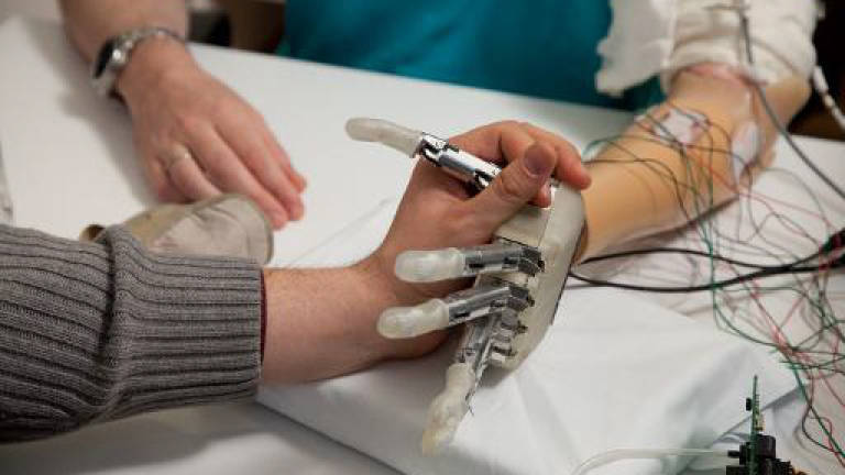 'Bionic hand' can now sense shape, texture
