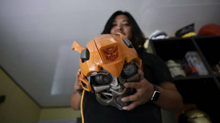Chinese robotics artist makes real-life 'Transformers'