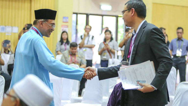 Anwar to focus on campaign, not bothered by Mohd Saiful