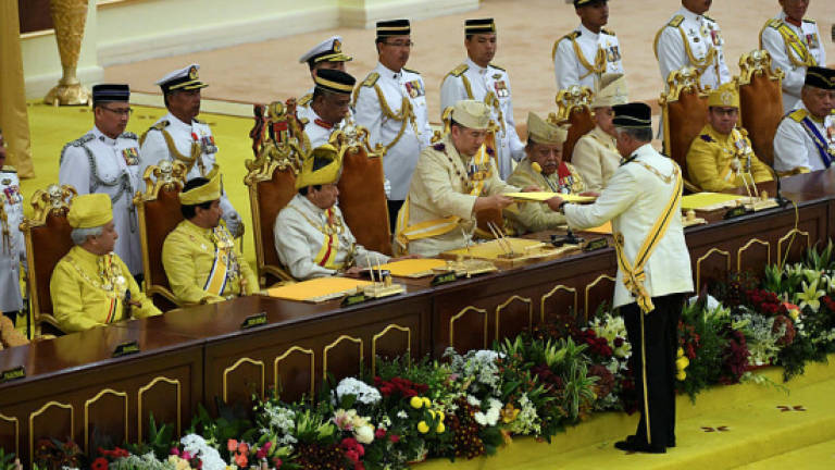 Sultan Muhammad V takes oath of office as Yang di-Pertuan Agong
