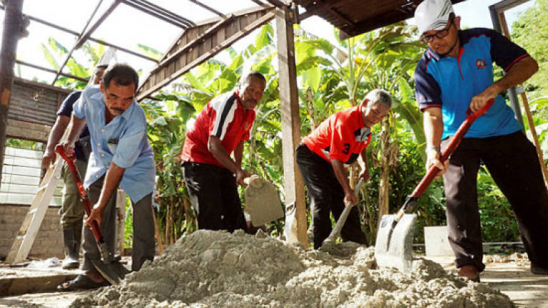Construction of houses for hardcore poor continues: Ahmad Jazlan