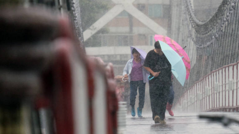 Taiwan shuts down as Typhoon Megi strikes