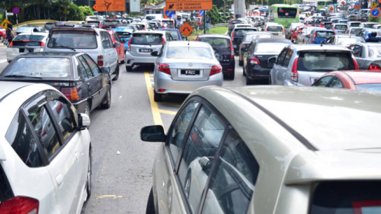 Some opt to delay CNY commute home to avoid traffic congestion