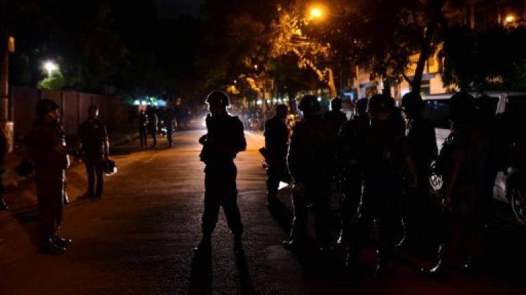 Bangladesh police shoot dead suspected cafe attack mastermind