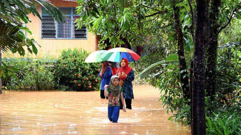 Kelantan, Terengganu floods claim first casualties