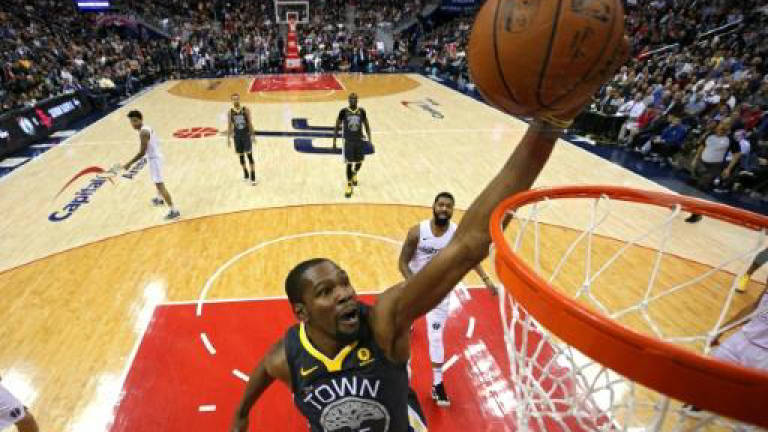 Durant dazzles as Warriors beat Wizards