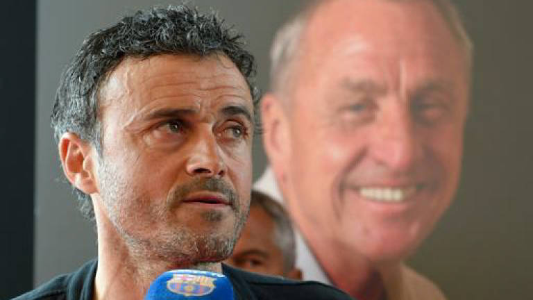 Cruyff embodied 'spectacular football and results' - Luis Enrique