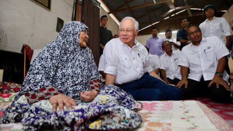 Najib spends time to visit Umno veteran in Pekan