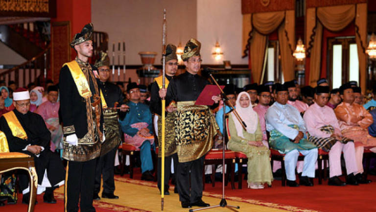 Azmin takes oath as Selangor MB for second term