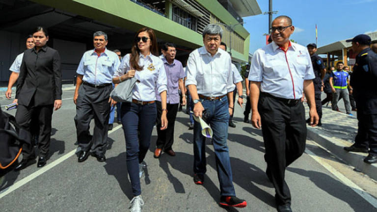 Selangor sultan gets a closer look at Prasarana's rail facilities